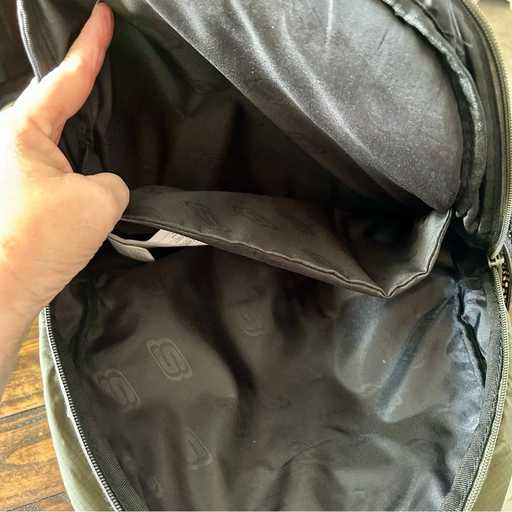 Skechers 16” Army Green Backpack Mesh Pockets & Padded Straps